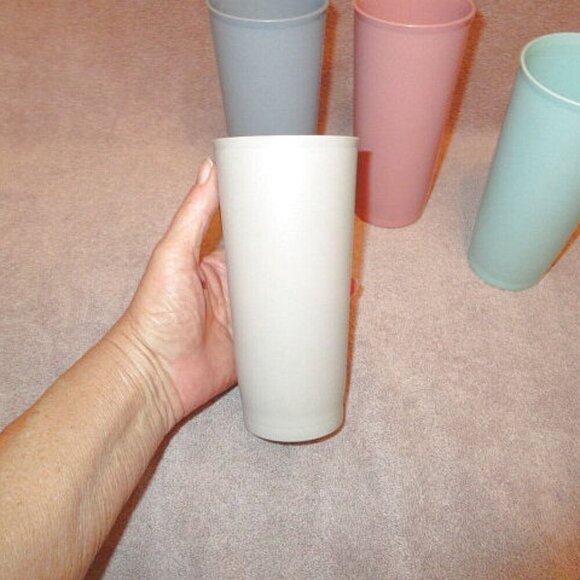 VINTAGE Set Of 4 TUPPERWARE 16 oz STACKING Bell TUMBLERS Country PASTELS #1340 - Picture 2 of 12